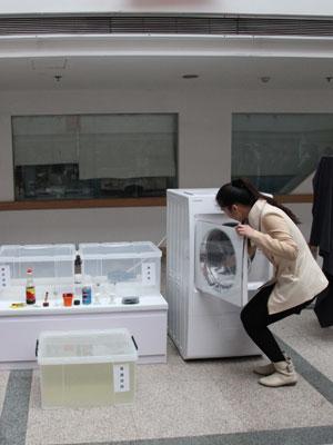 卡萨帝研发出能"洗白墨水"的洗衣机